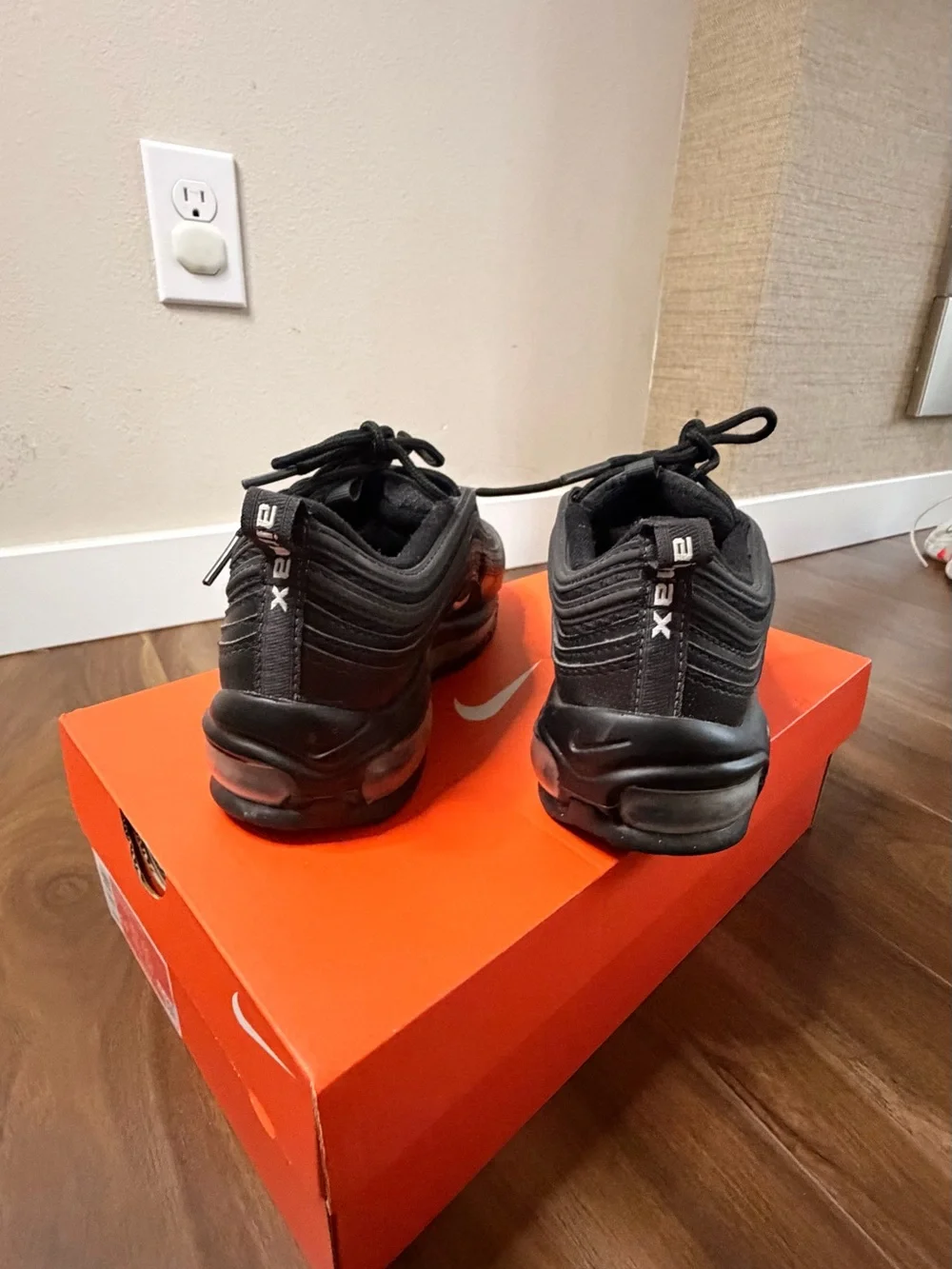 Nike streamlined air